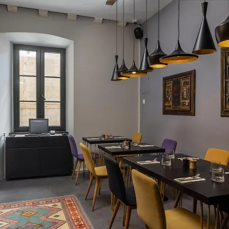 And Lejletul Gostinjska kuća