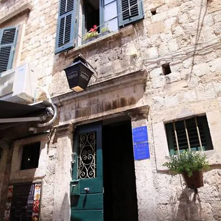 Gostinjska kuća And Lejletul