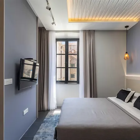 Gostinjska kuća And Lejletul 4*