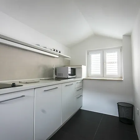 Gostinjska kuća And Lejletul 4*